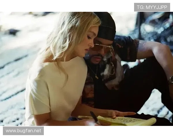 特雷·杨场下喝个咖啡都要被围观，这排面快赶上顶流爱豆了