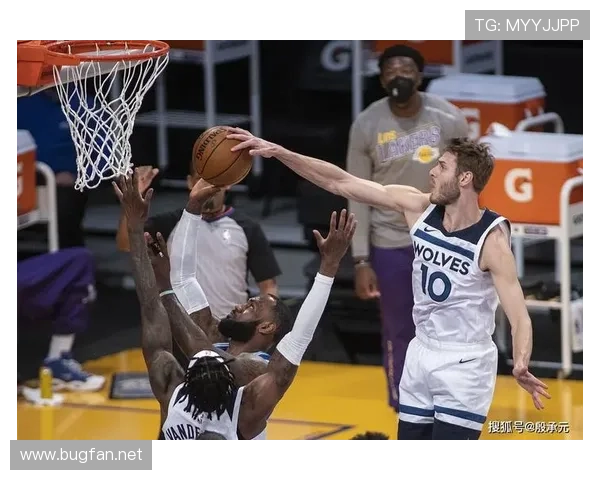 沃克·凯斯勒关键挡拆拉开空间，助队提升三分命中率和进攻效率